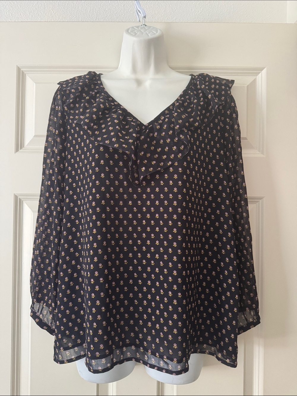 Loft Navy Floral Ruffle V-Neck Blouse size M